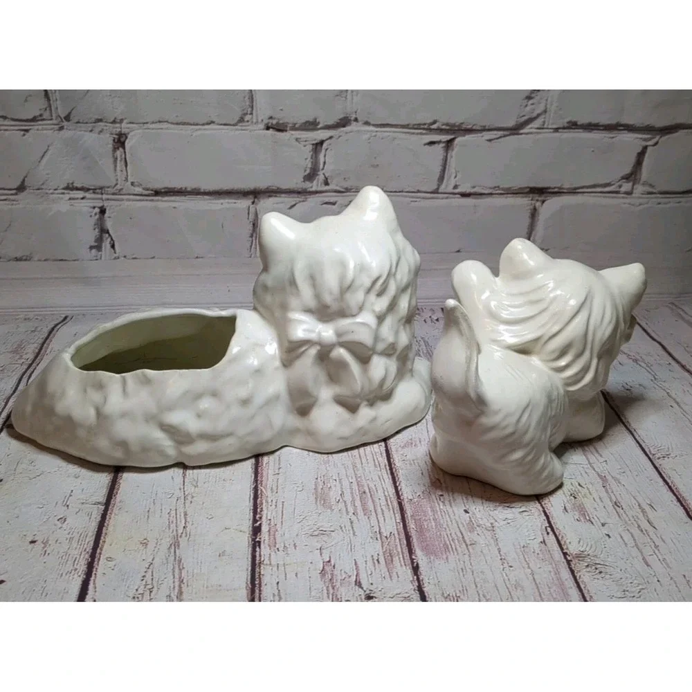 Vintage White Persian Cat Figurine Planter Blue Eyes With Playful Kitten‎